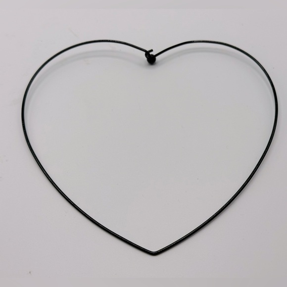 Metal Heart Choker Necklace in‎ Black - Picture 1 of 3